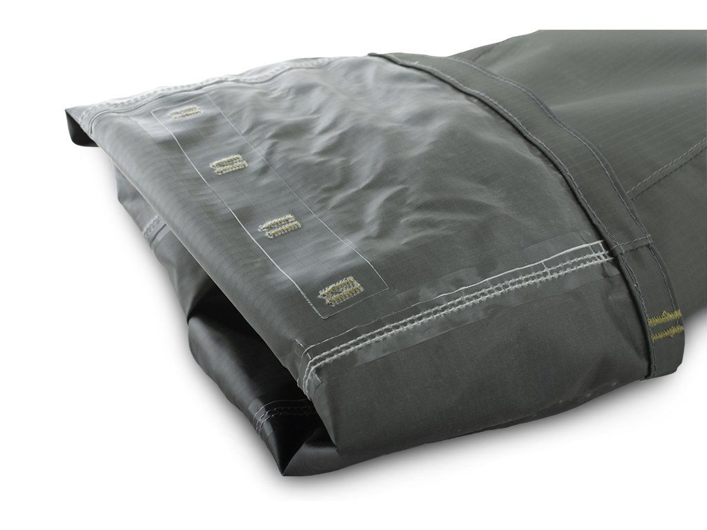 Detail vodotěsné konstrukce a podlepených švů Acepac Bar Drybag MKIII