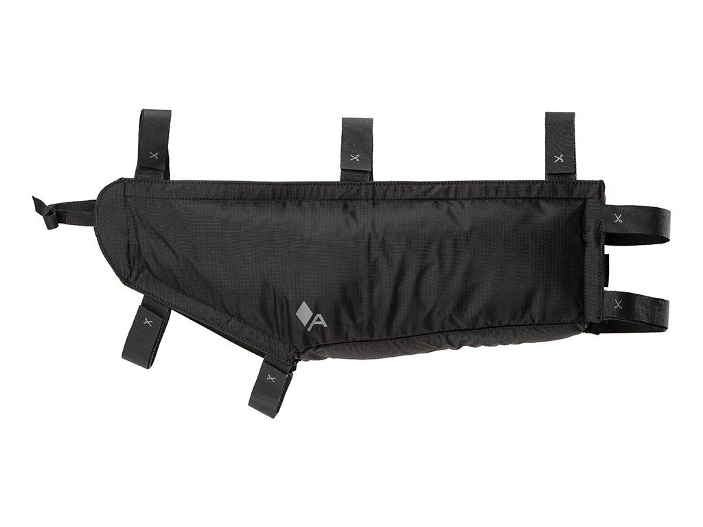 Zadní strana Acepac Zip Frame Bag L MKIII s upevňovacími popruhy
