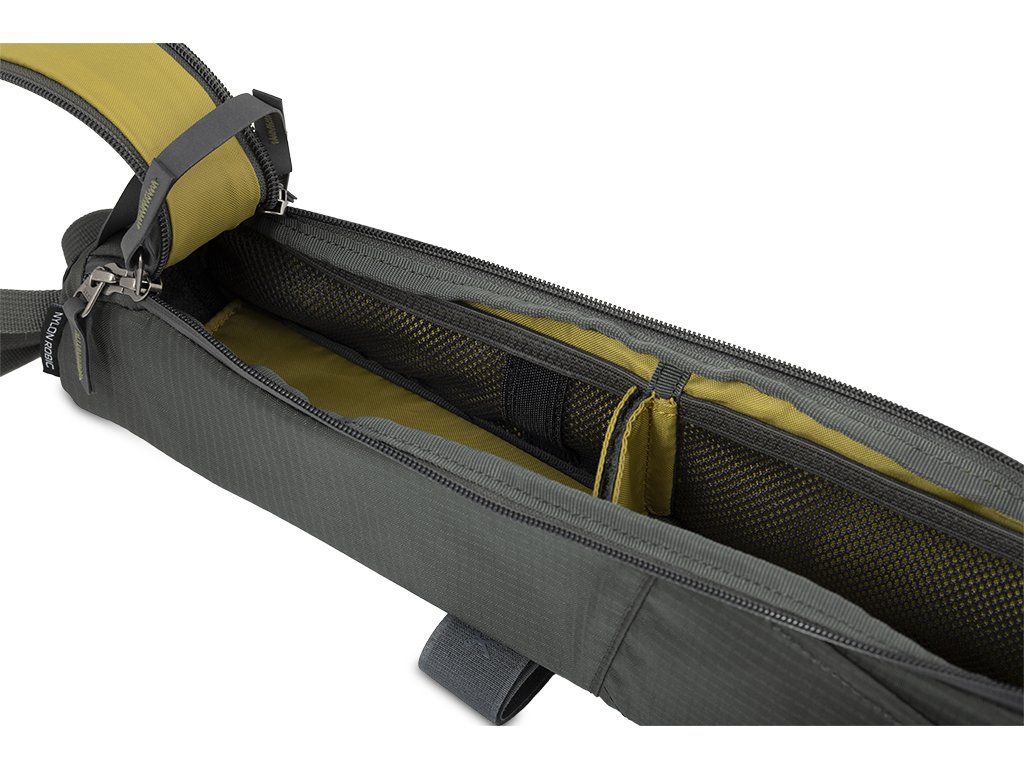 Velcro přepážka uvnitř Acepac Fuel Bag XL MKIII